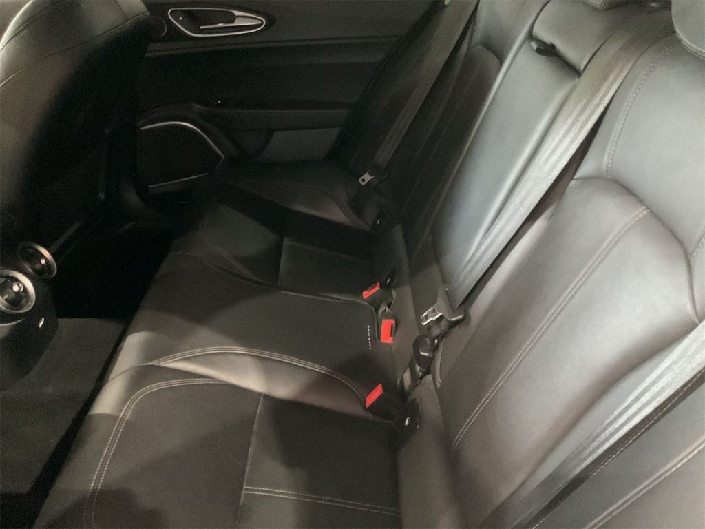 2019 Alfa Romeo Giulia Base photo 7