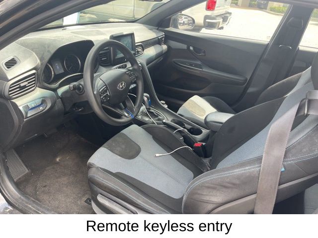 2019 Hyundai Veloster 2.0L Premium photo 3