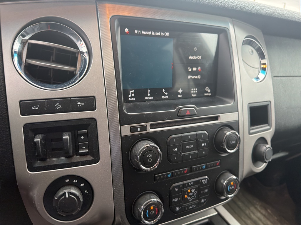 2017 Ford Expedition EL XLT photo 3