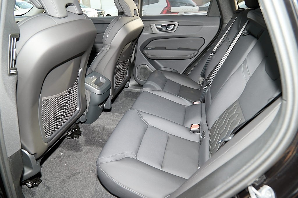 2026 VOLVO XC60 - Image 18