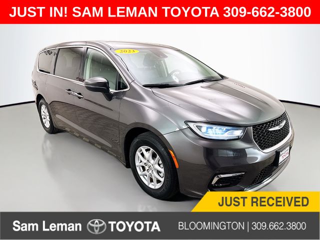 2023 Chrysler Pacifica Touring L's photo