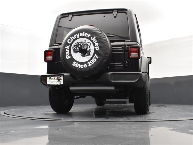 2025 Jeep Wrangler photo 22