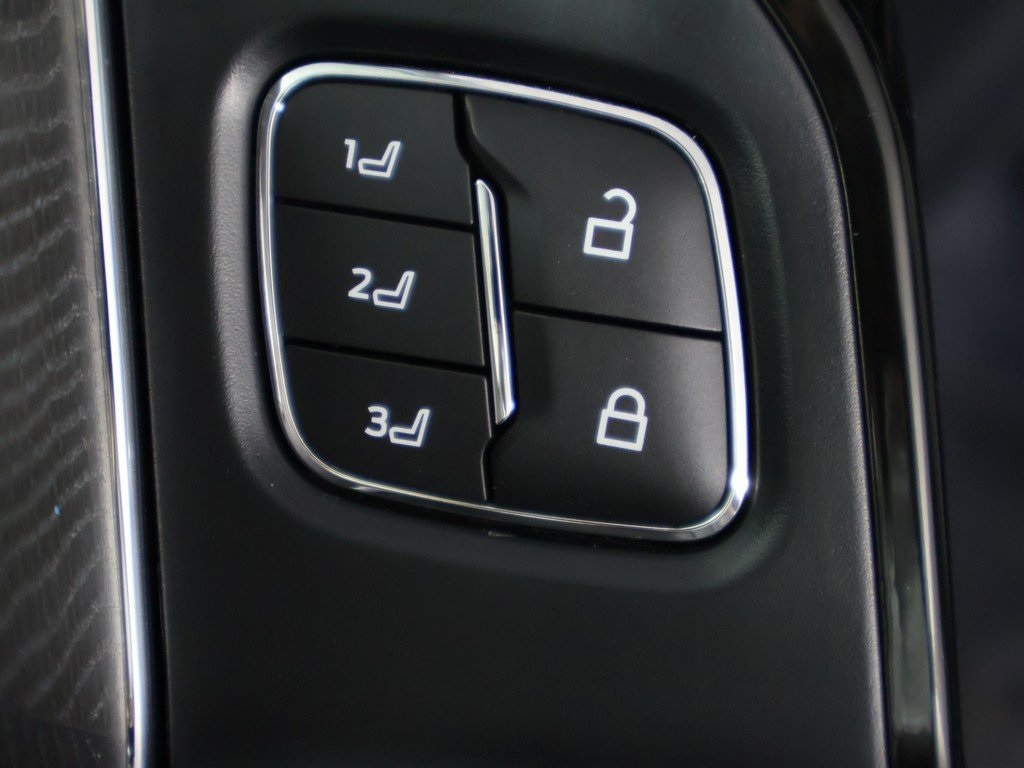 2023 Ford F-150 Lightning Platinum photo 27