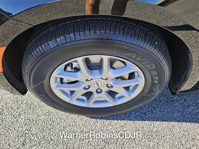 2025 Chrysler Voyager LX photo 18