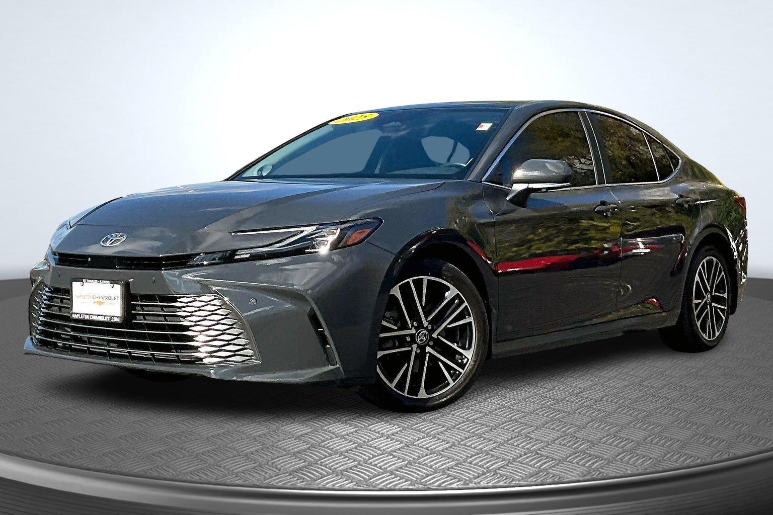 2025 Toyota Camry XLE's photo