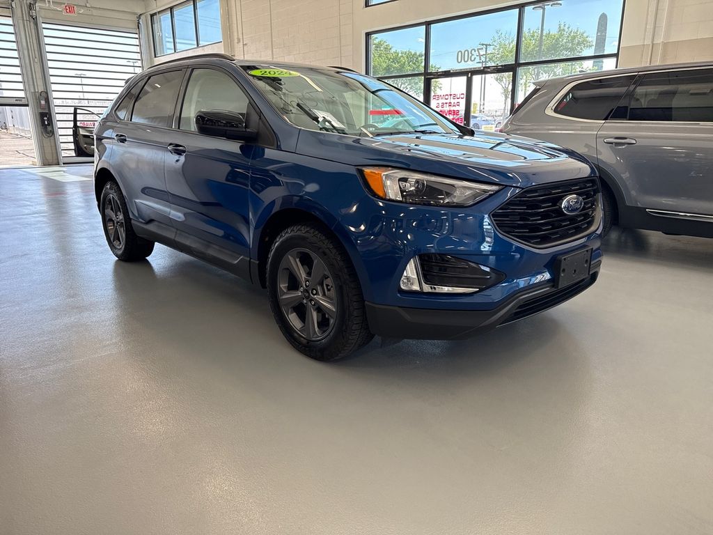 2024 Ford Edge SEL photo 3