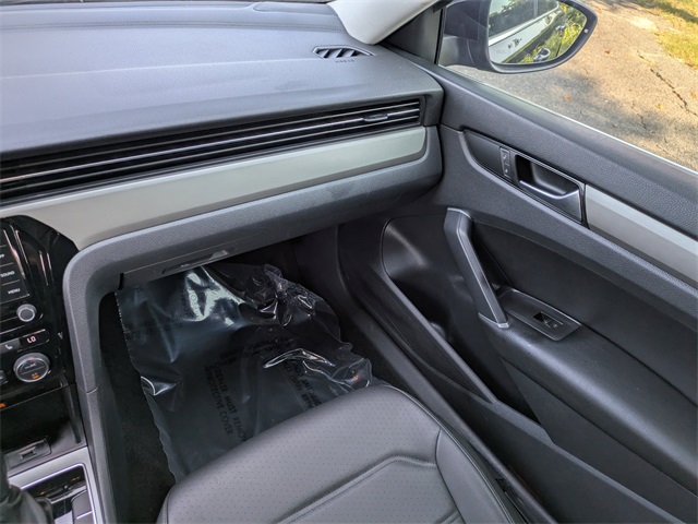 2021 Volkswagen Passat 2.0T SE photo 16