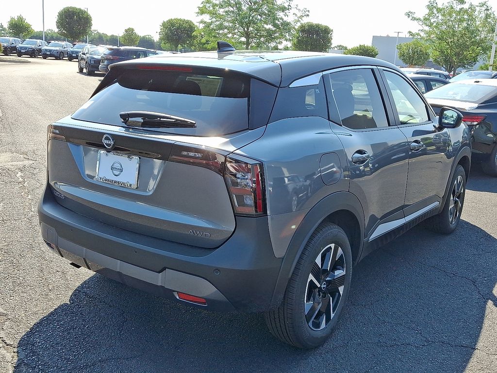 2025 Nissan Kicks SV photo 3