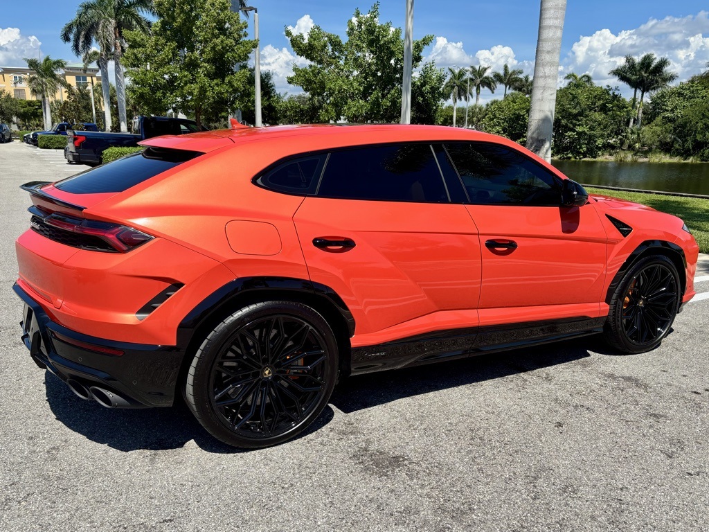 2025 Lamborghini Urus SE photo 5
