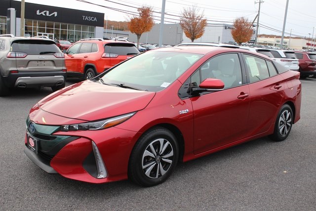 2018 Toyota Prius Prime Premium photo 2