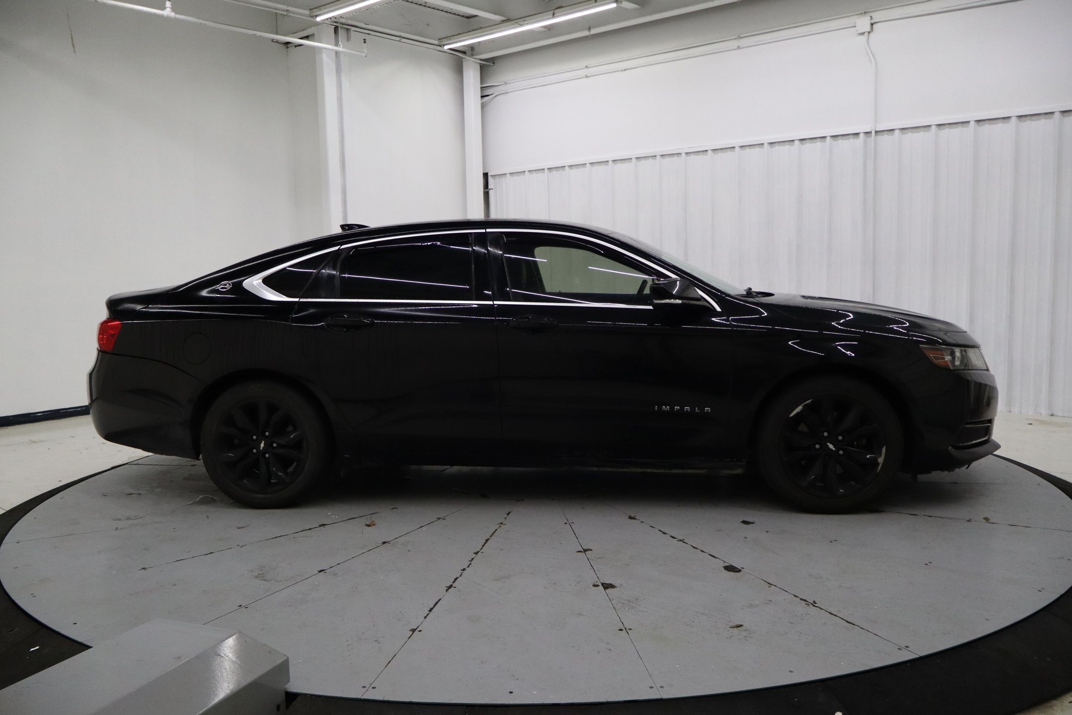 2017 Chevrolet Impala 1LT photo 2