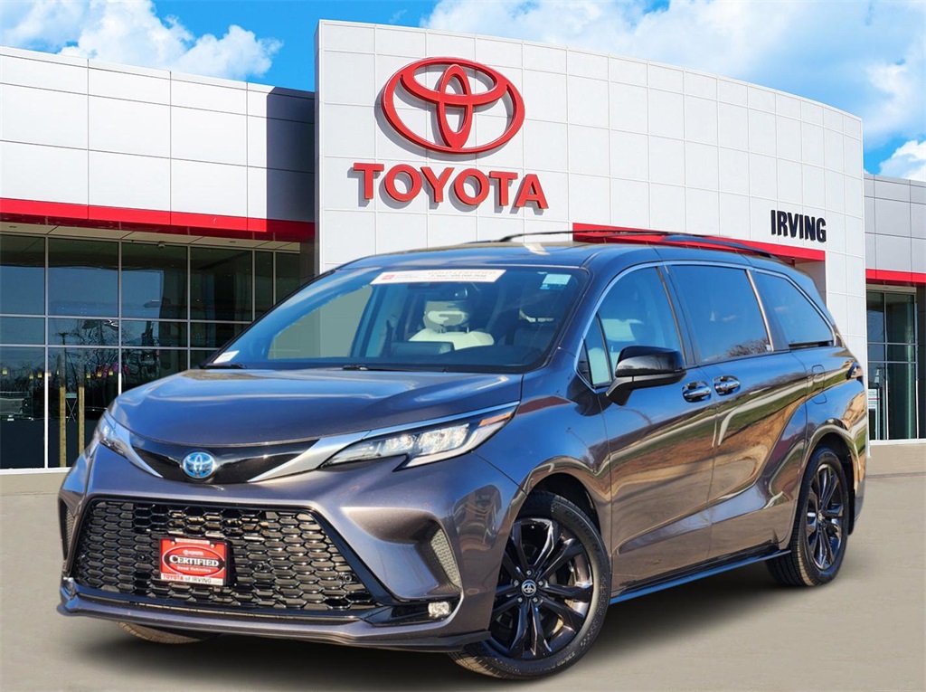 2022 Toyota Sienna XSE's photo