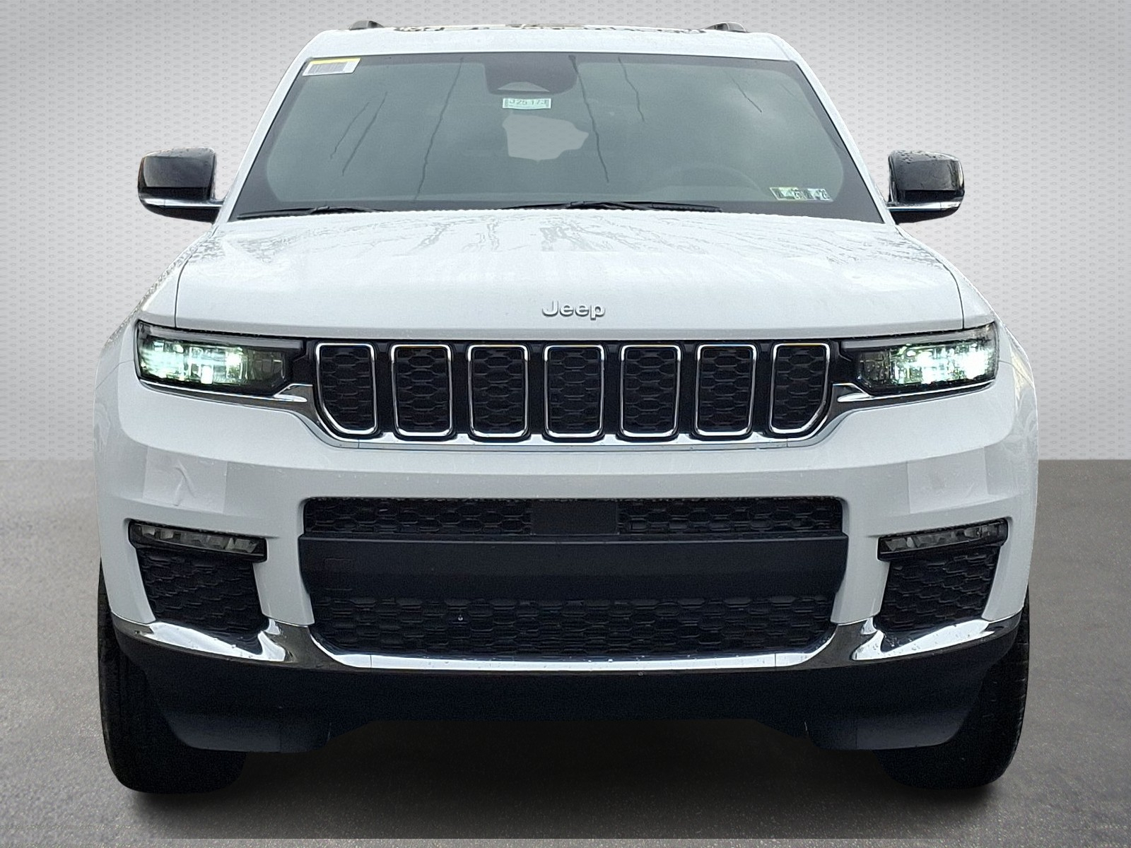2025 Jeep Grand Cherokee Limited photo 2
