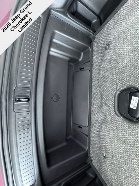 2025 Jeep Grand Cherokee Limited photo 26