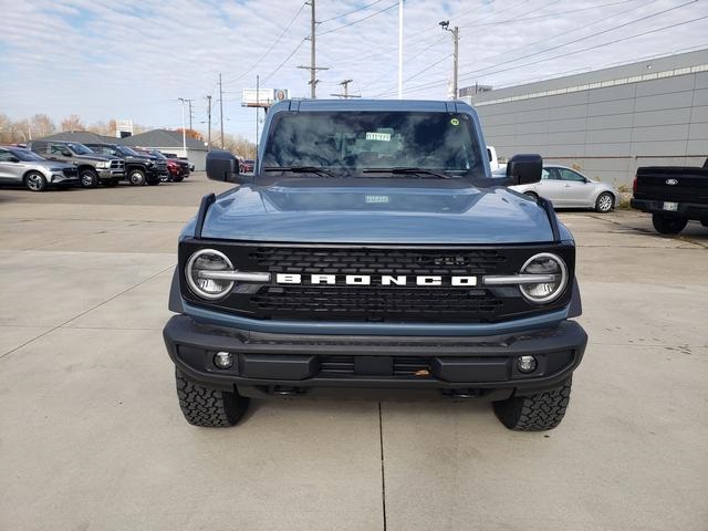 2025 Ford Bronco Outer Banks photo 2