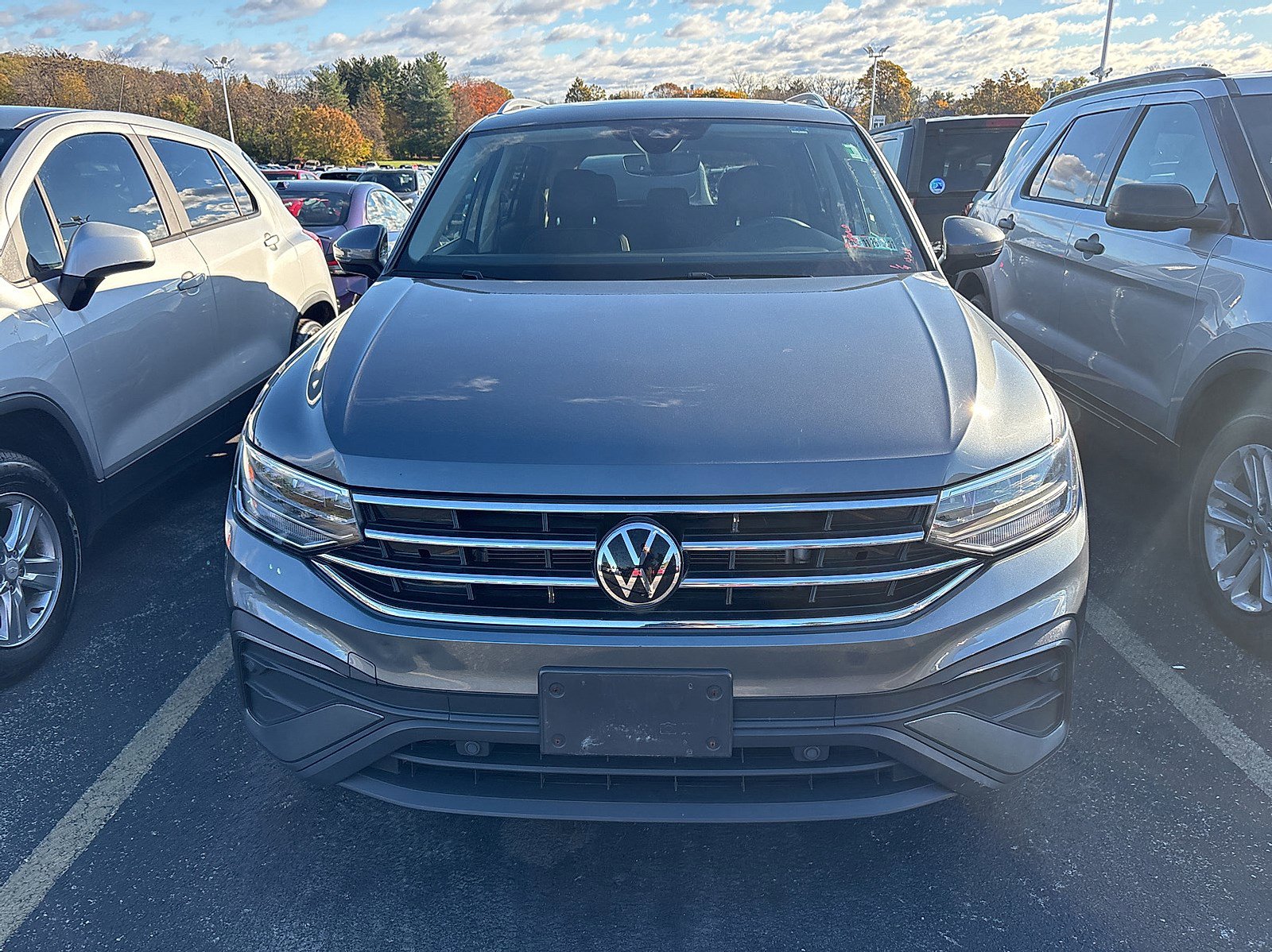 2022 Volkswagen Tiguan SE photo 2