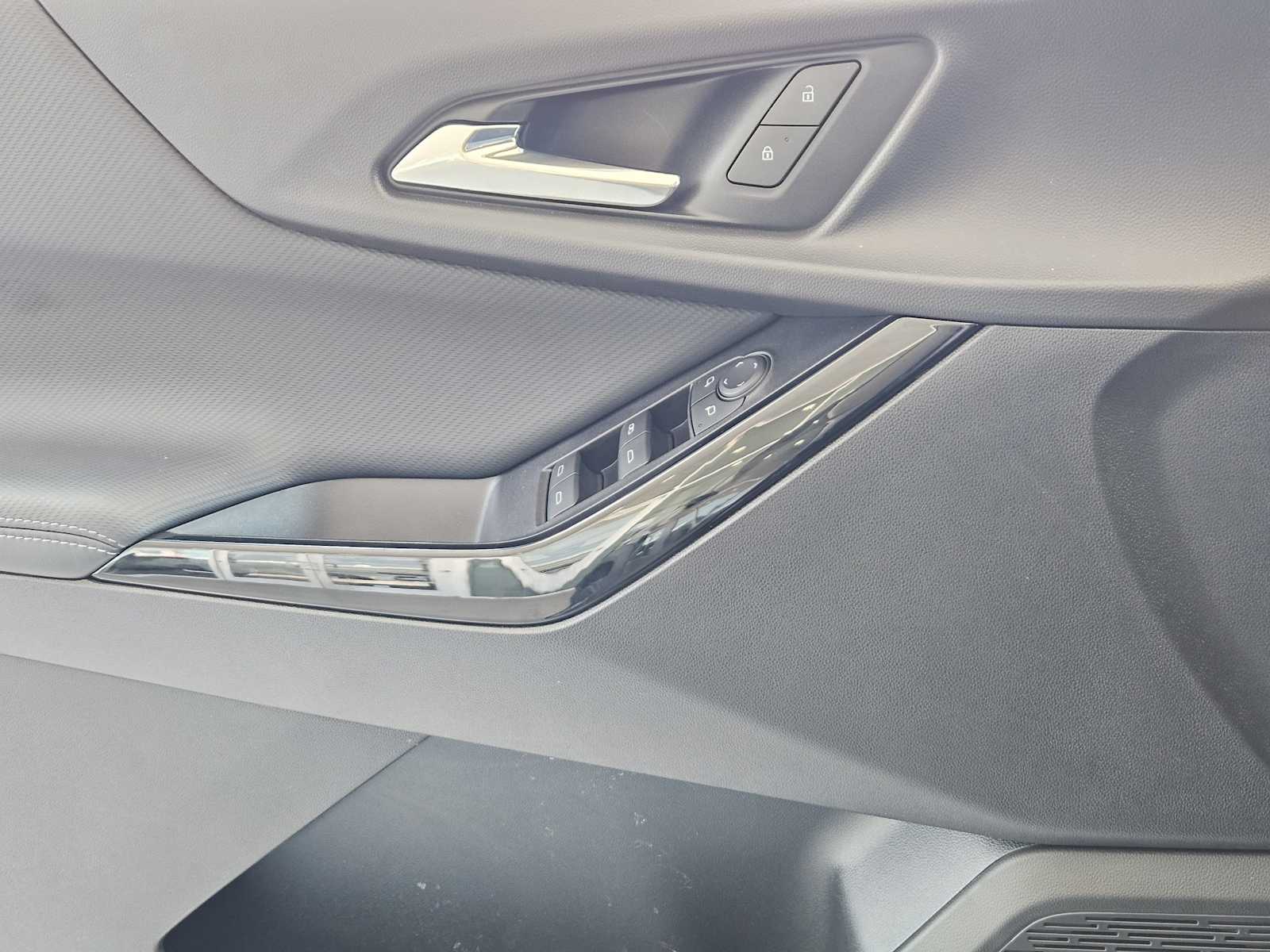 2025 Chevrolet Equinox LT photo 17