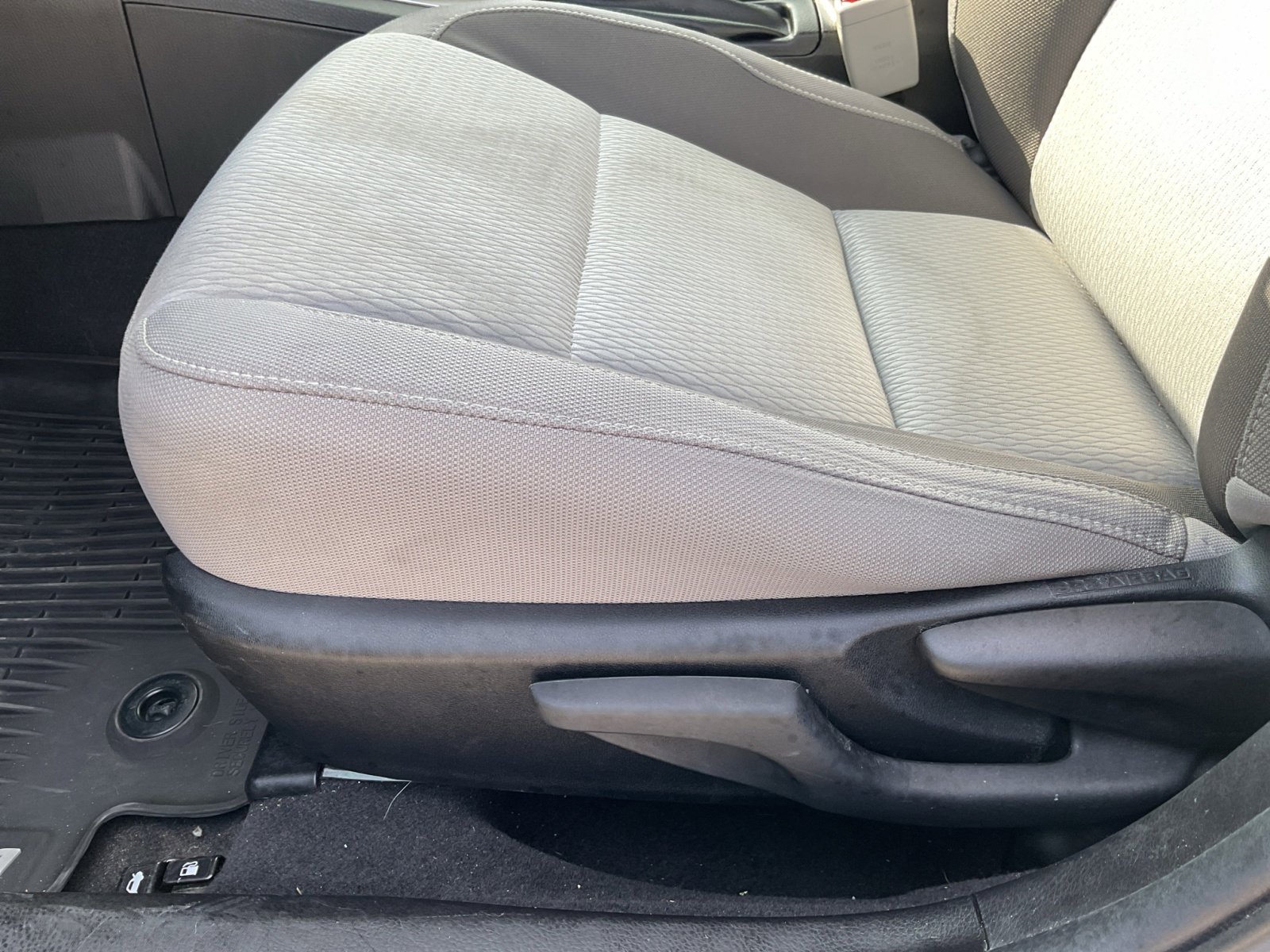 2018 Toyota Corolla LE photo 28