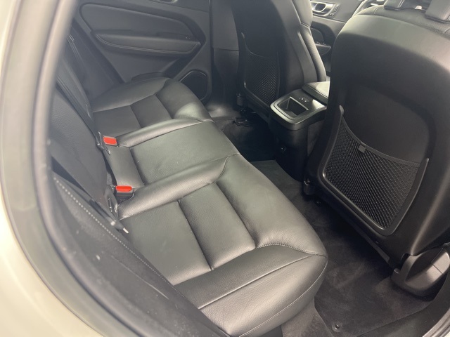 2022 Volvo XC60 B5 Momentum photo 21