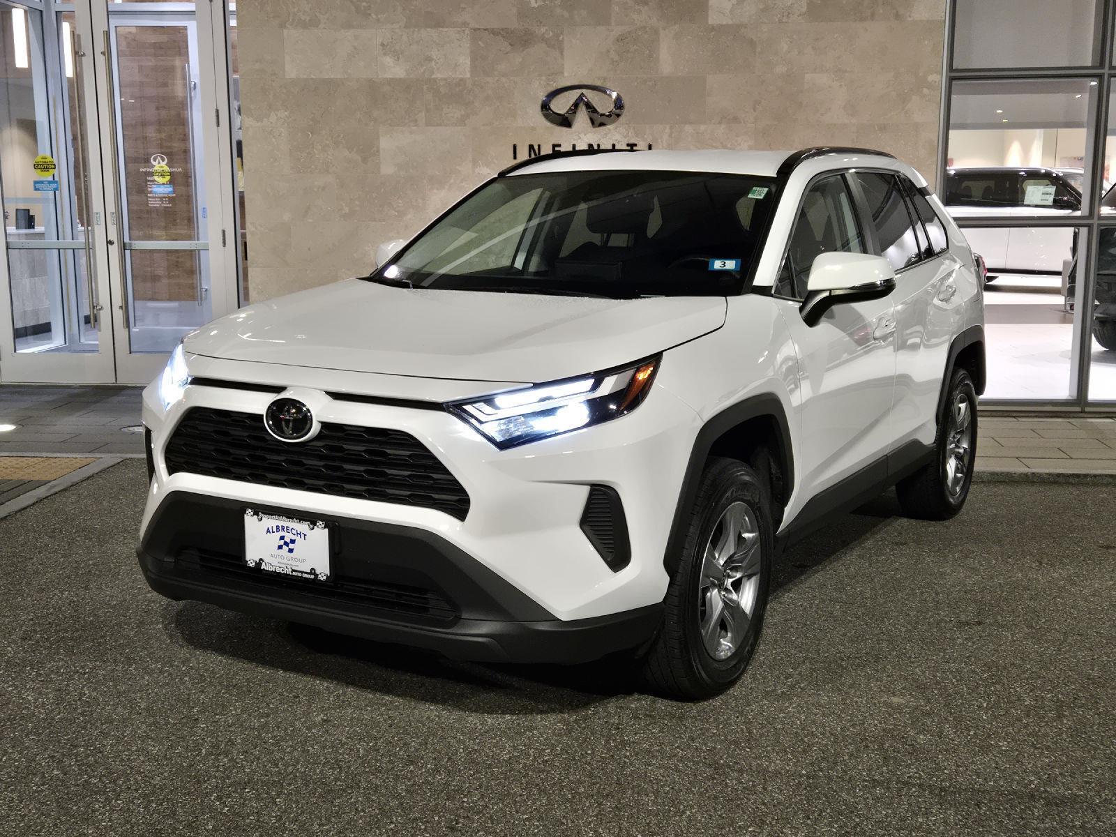 2024 Toyota RAV4 XLE's photo