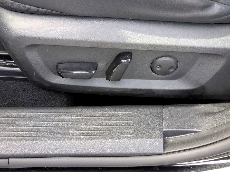 2021 Nissan Rogue SV photo 13