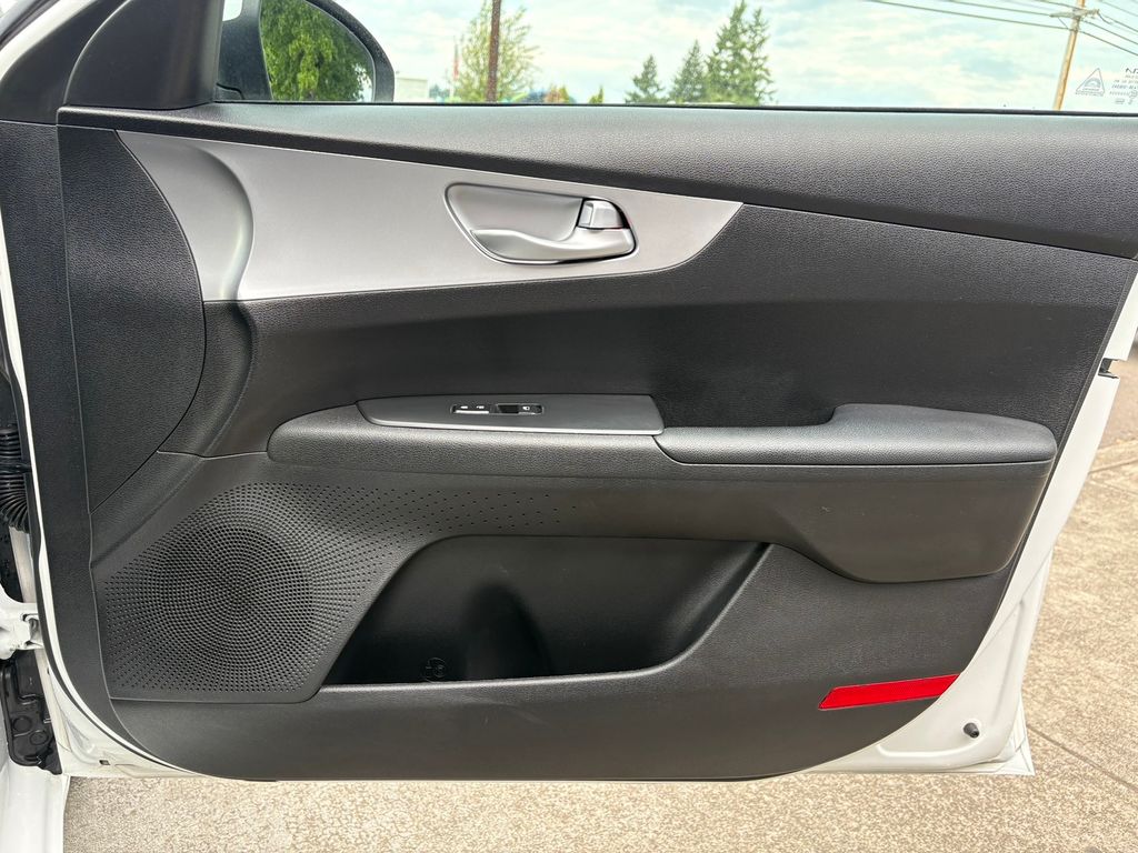 2023 Kia Forte LXS photo 23