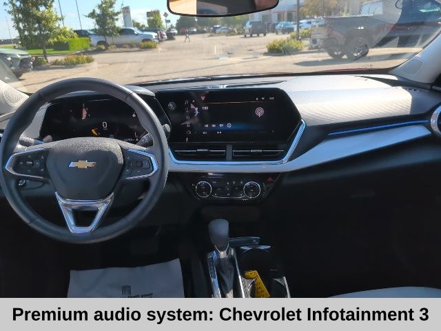2025 Chevrolet Trax LT photo 2