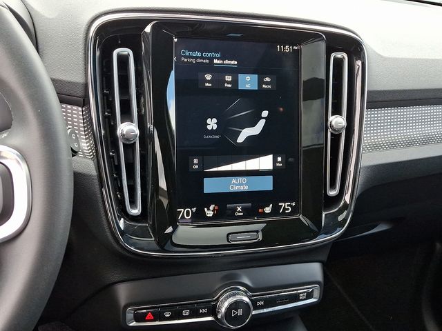 2022 Volvo XC40 R-Design AWD photo 17