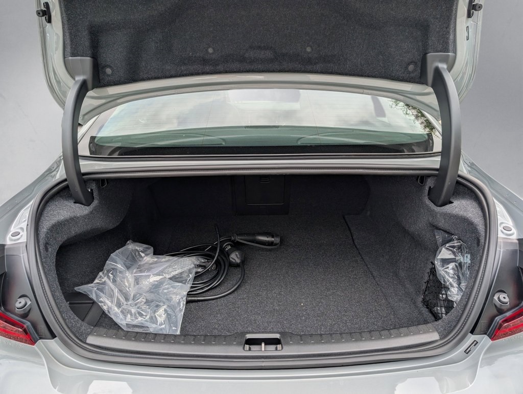 2025 Volvo S60 T8 Plus photo 4