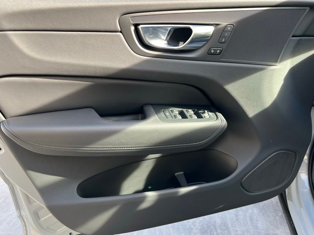 2025 Volvo XC60 B5 Core photo 19