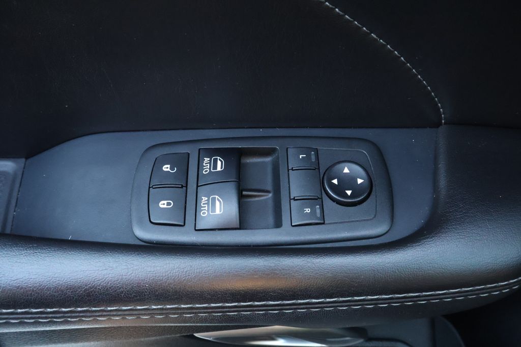 2018 Dodge Challenger R/T photo 14