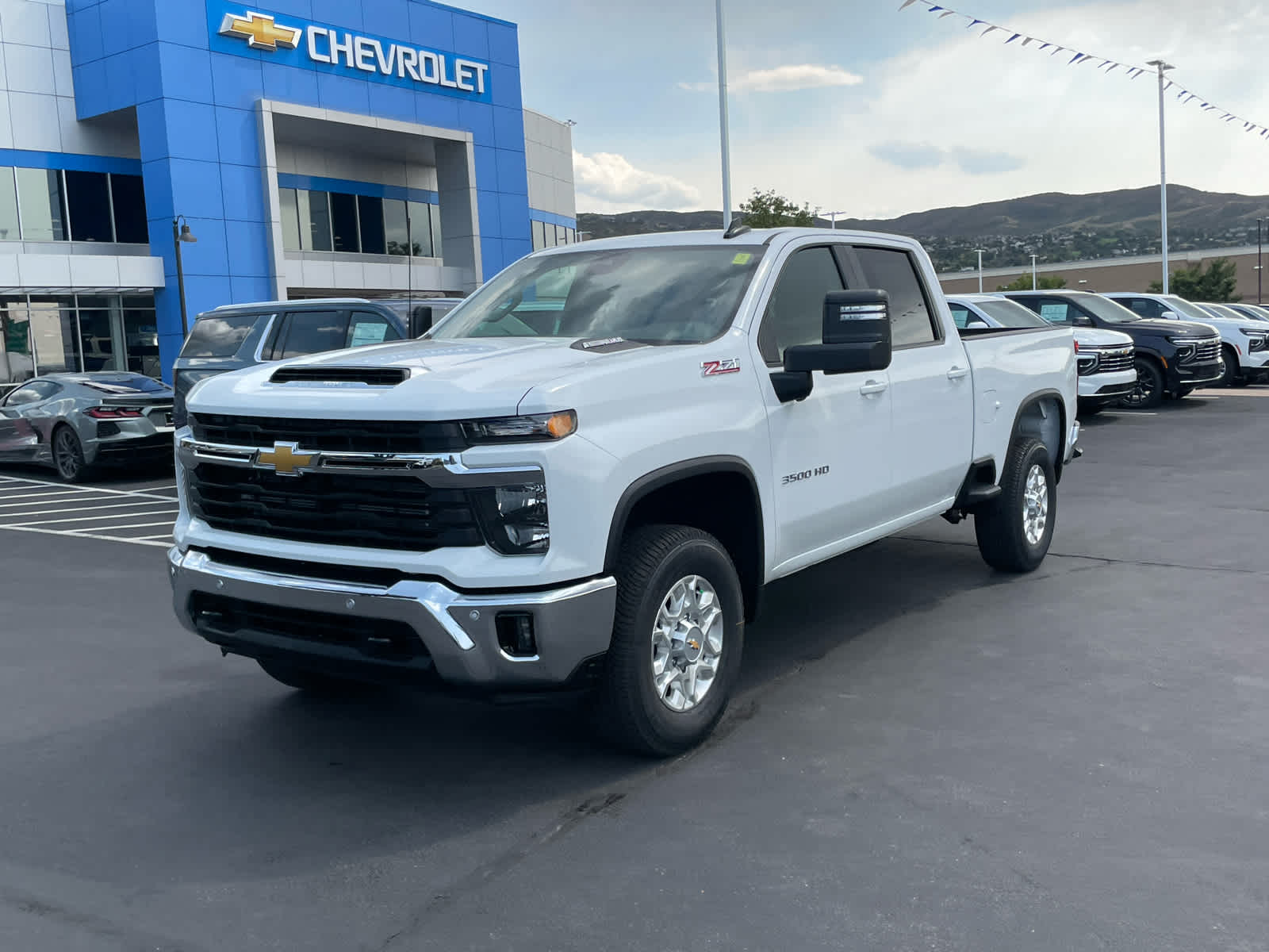 2025 Chevrolet Silverado 3500HD LT photo 3