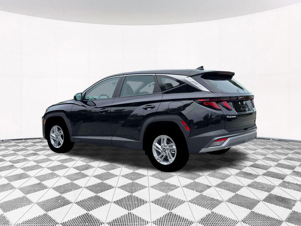 2026 Hyundai Tucson SE photo 3