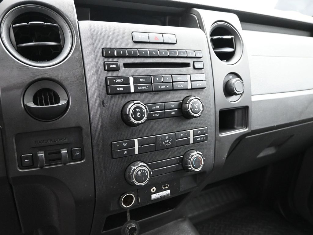 2013 Ford F-150 STX photo 11
