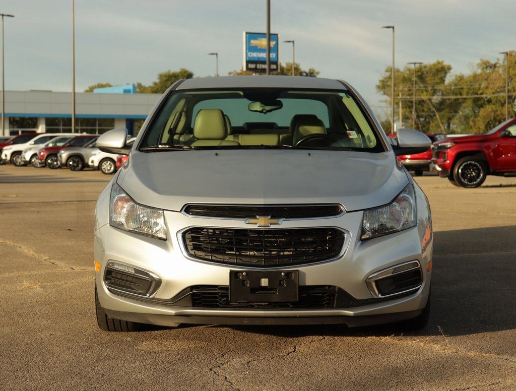 2015 Chevrolet Cruze LT photo 2