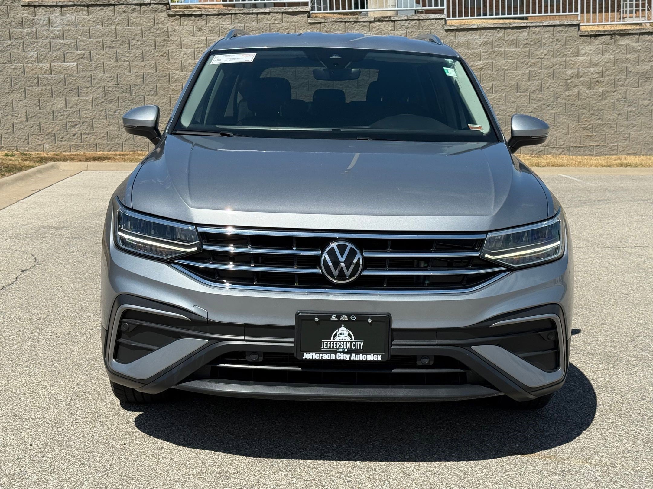 2023 Volkswagen Tiguan SE photo 6