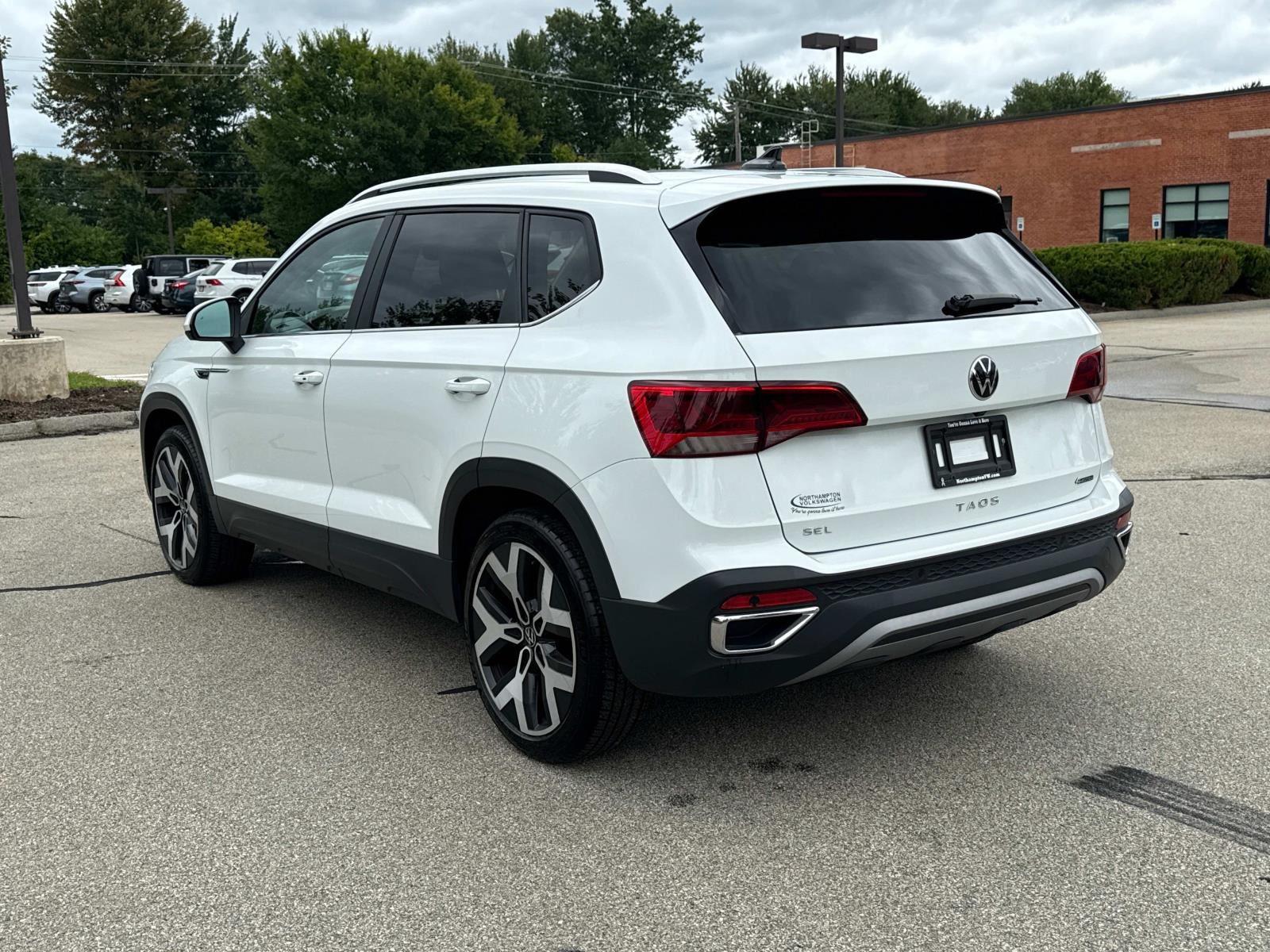 2022 Volkswagen Taos SEL photo 2