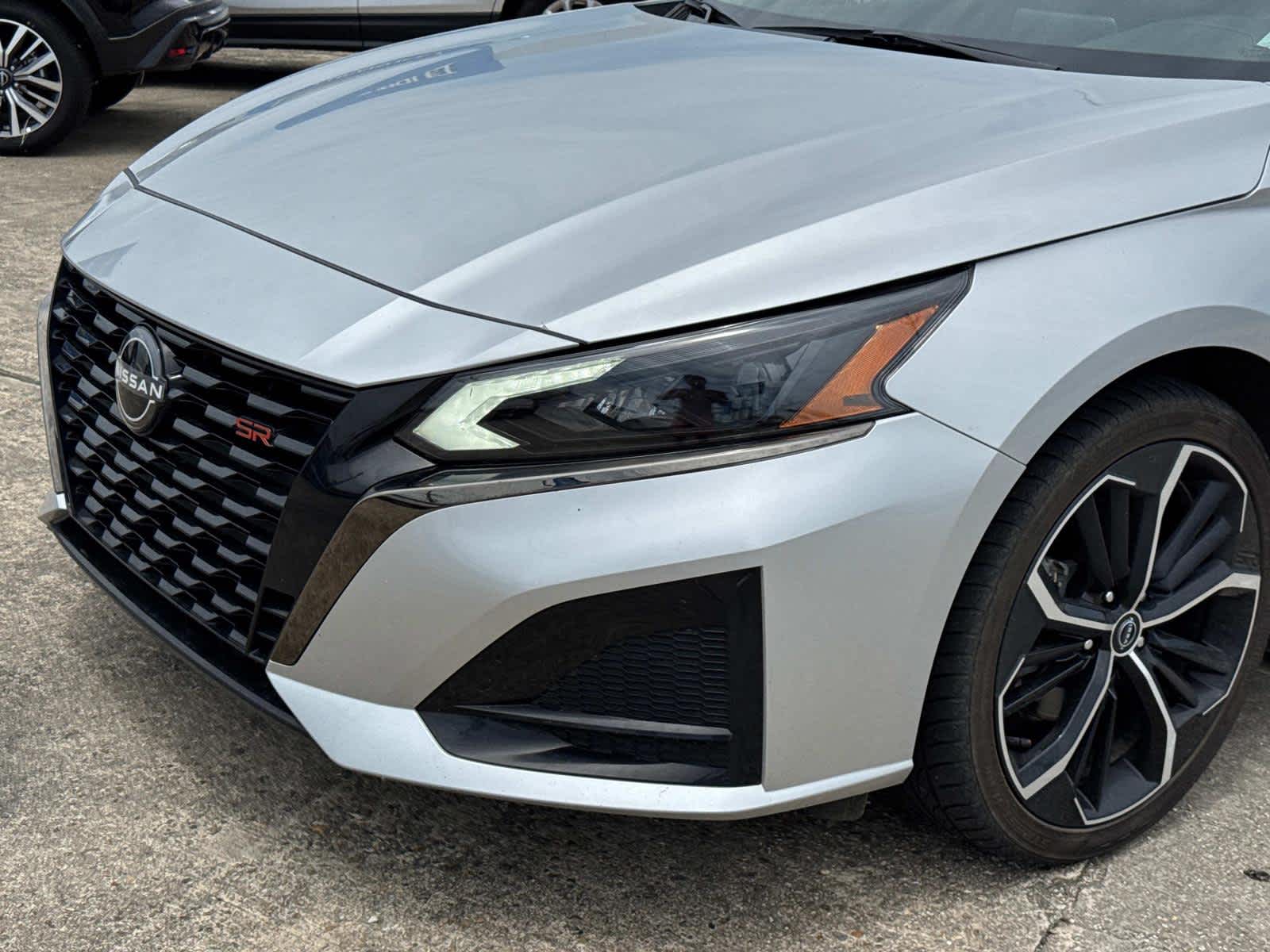 2023 Nissan Altima 2.5 SR photo 2