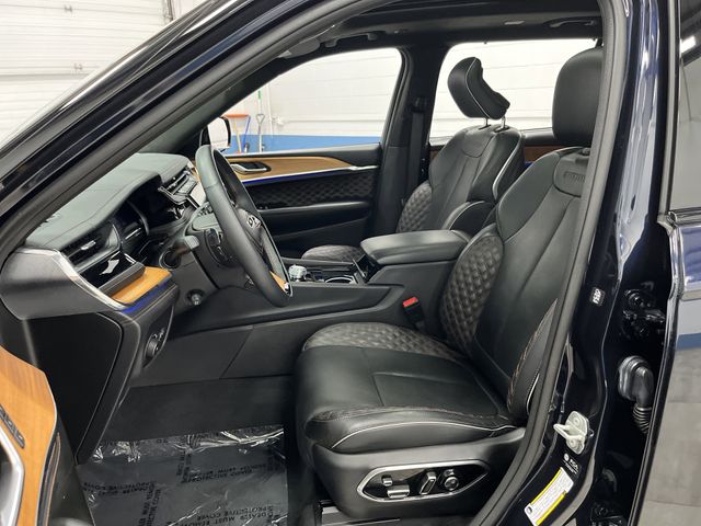 2024 Jeep Grand Cherokee L Summit photo 3