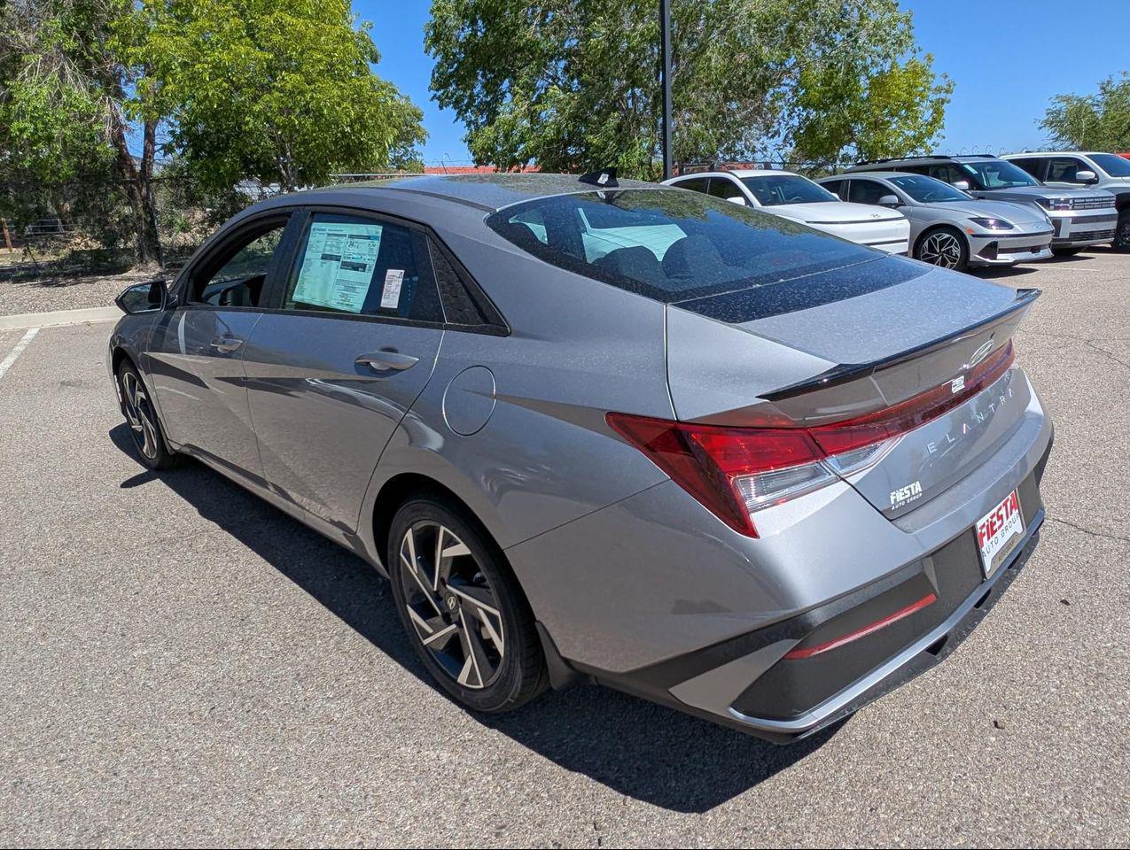 2025 Hyundai Elantra SEL Sport photo 4