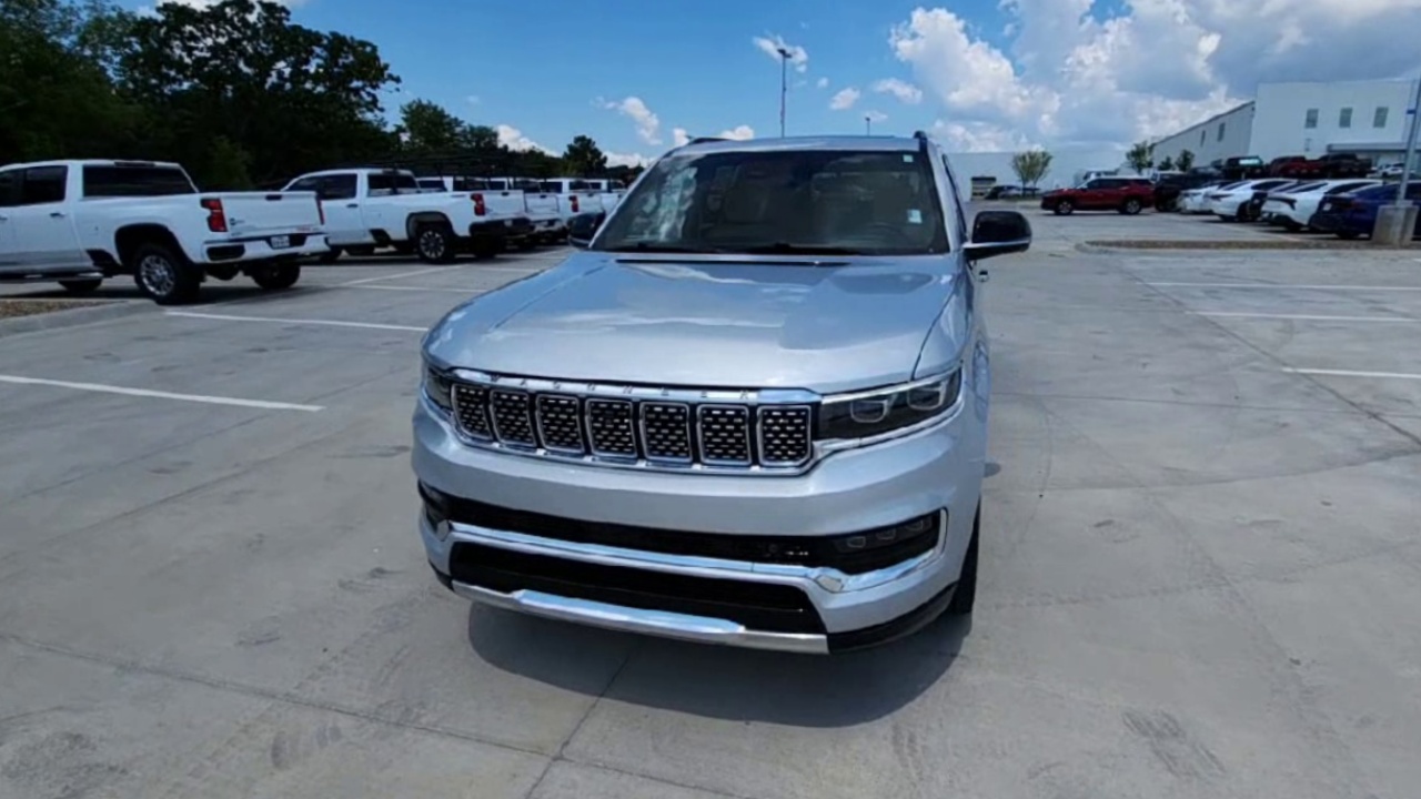2023 Jeep Grand Wagoneer III photo 26
