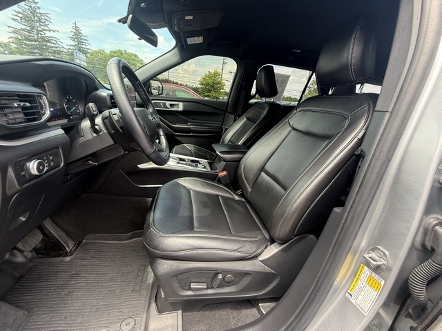 2020 Ford Explorer XLT photo 13