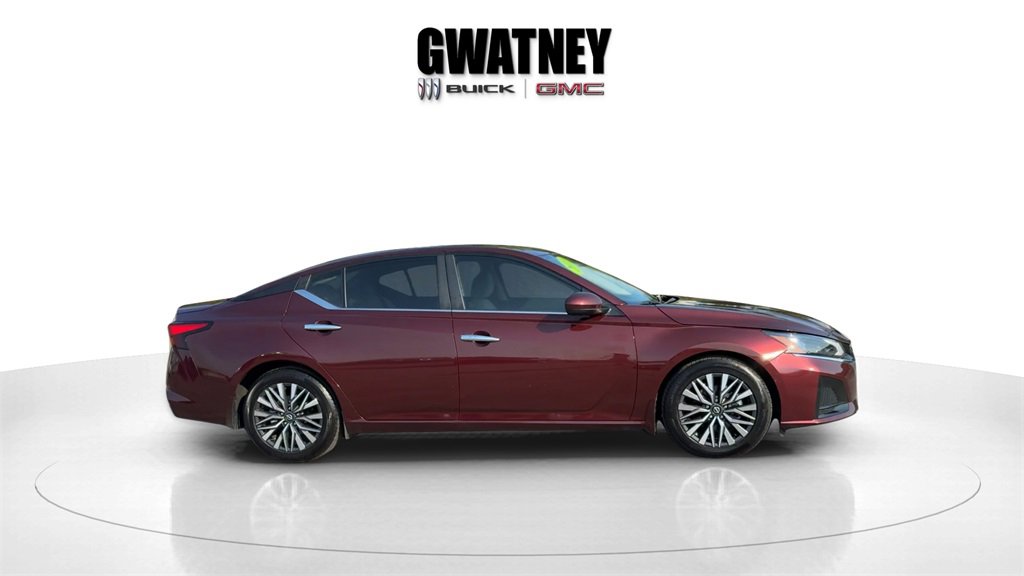 2023 Nissan Altima 2.5 SV photo 7