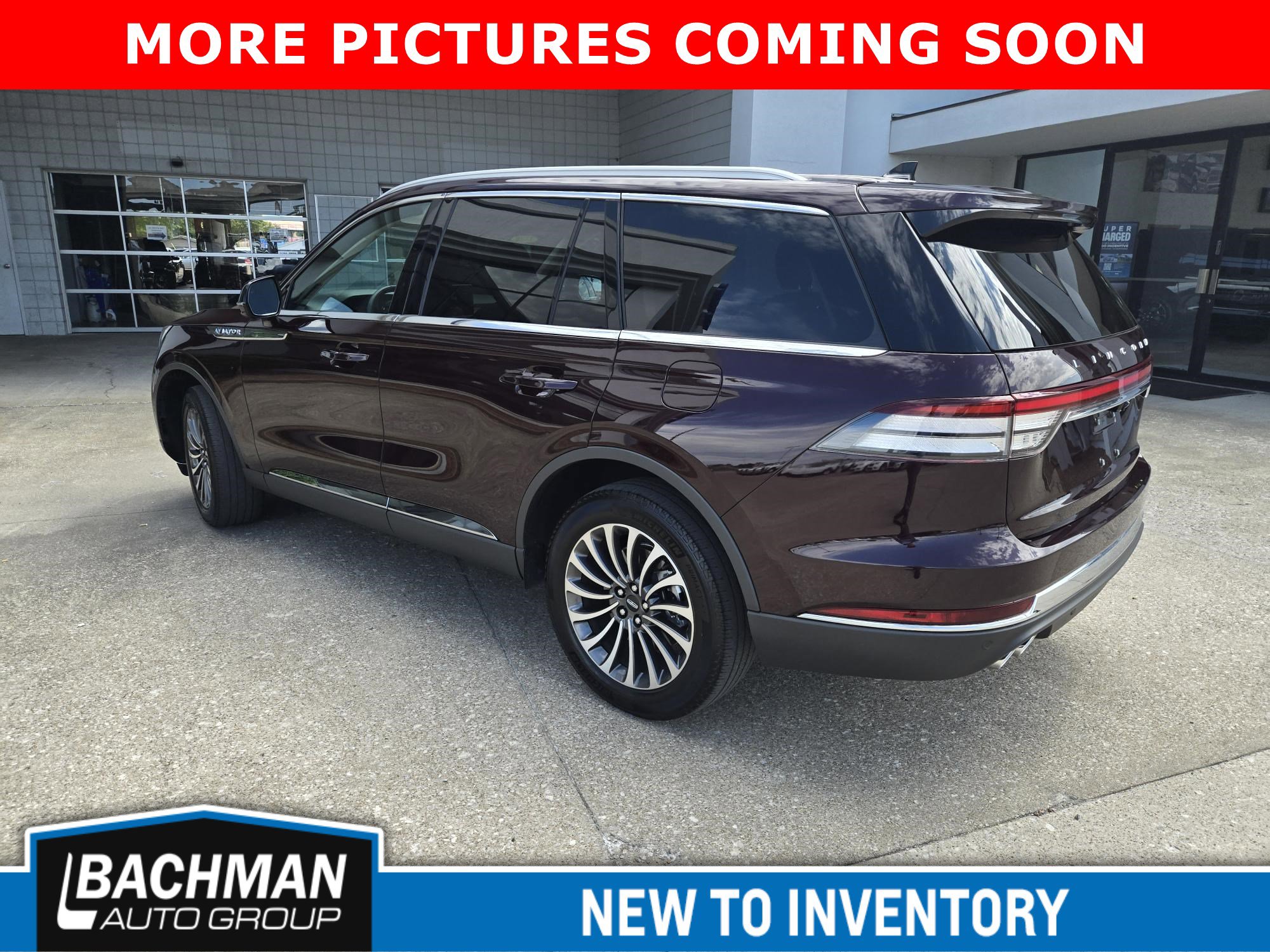 2023 Lincoln Aviator Standard photo 2