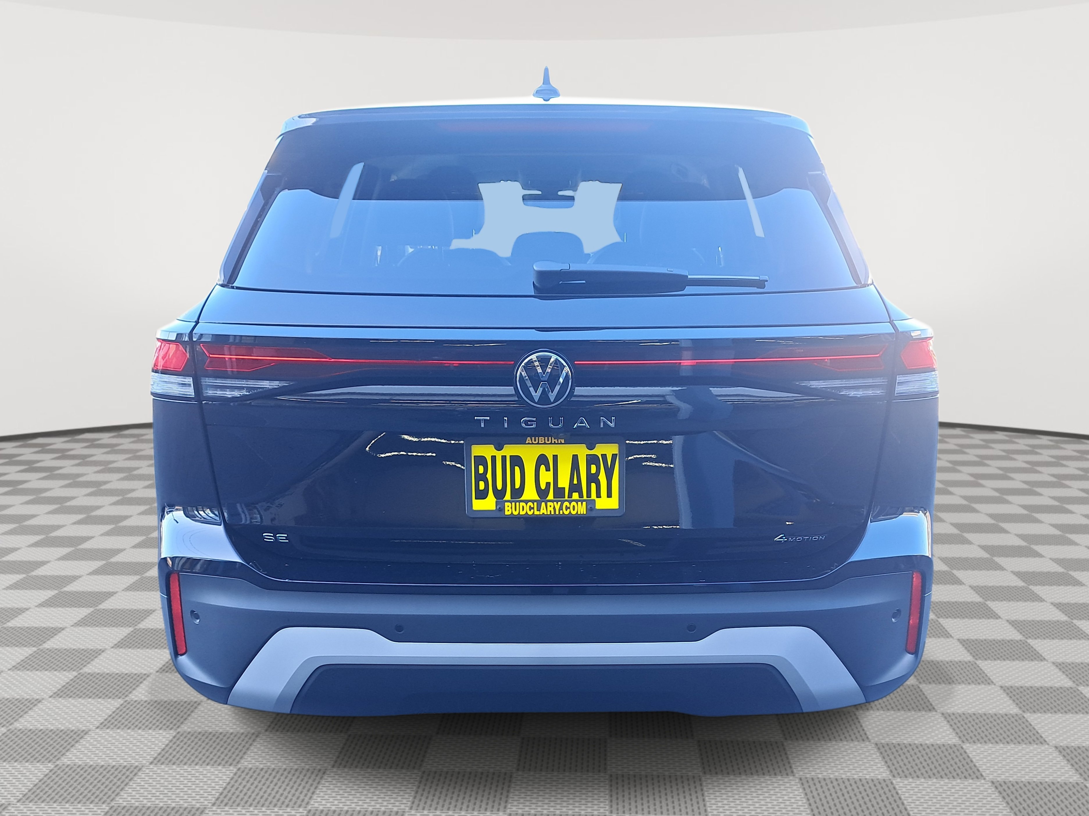 2025 Volkswagen Tiguan SE photo 2