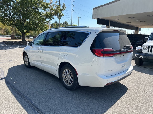 2021 Chrysler Pacifica Touring L photo 2