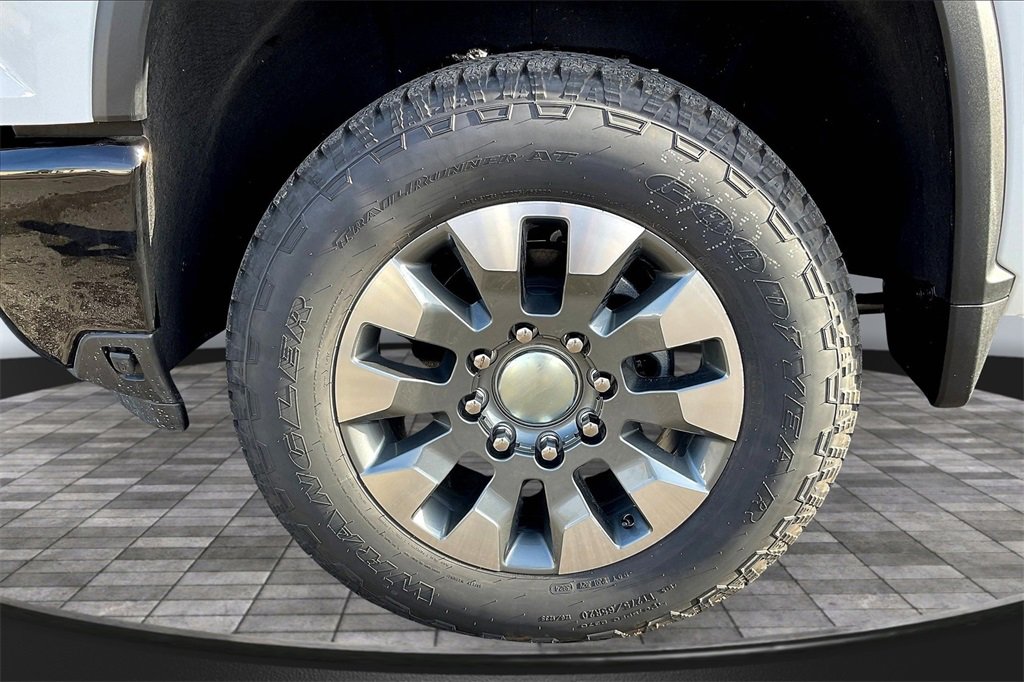 2025 Chevrolet Silverado 2500HD Custom photo 12