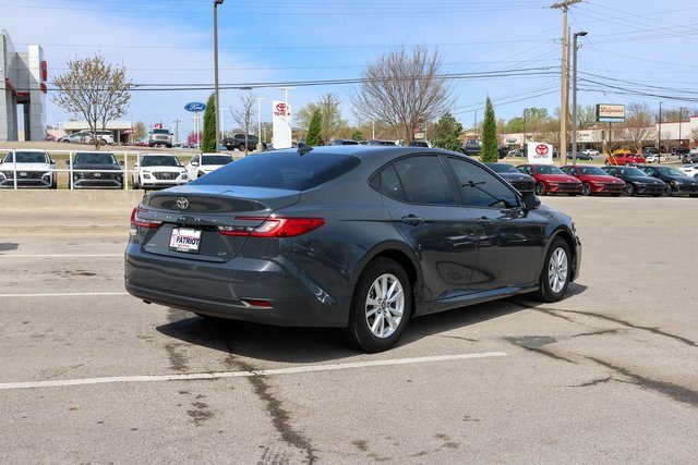 2025 Toyota Camry LE photo 4