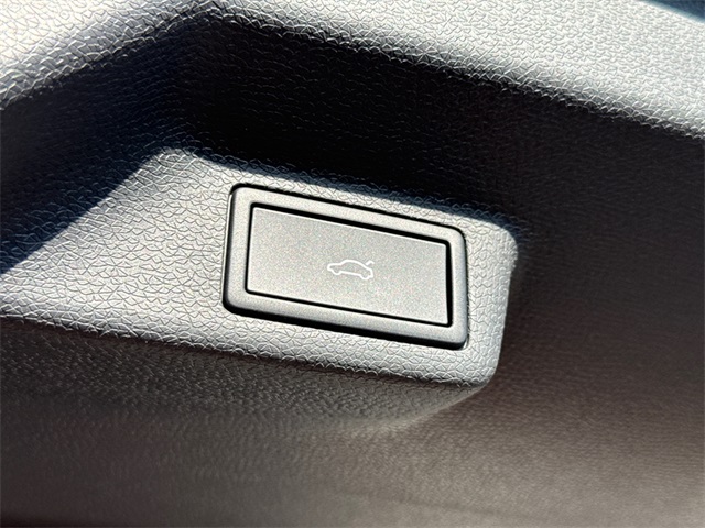 2025 Volkswagen ID. Buzz Pro Plus photo 12