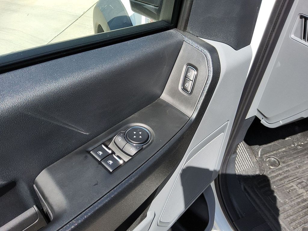 2025 Ford F-550 photo 5